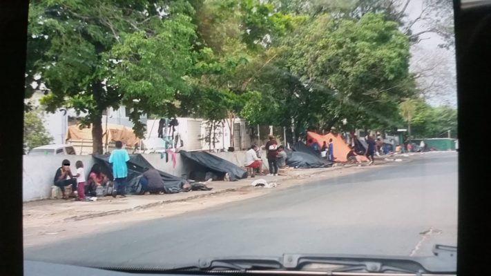 Kinder leben auf der Straße von Asuncion (Hauptstadt von Paraguay)
